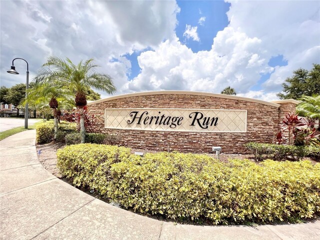 view of community / neighborhood sign