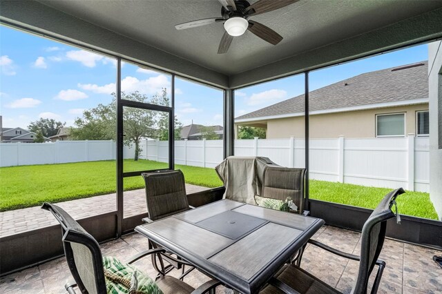 1553 Caterpillar St, Saint Cloud, FL 34771 - sunroom featuring ceiling fan
