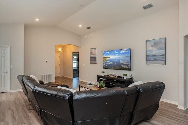871 Orleans Dr, Eagle Lake, FL 33839 - living room with arched walkways, wood finished floors, baseboards, vaulted ceiling, and recessed lighting