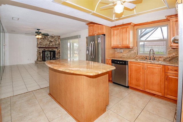2 Pirates Cv, Ormond Beach, FL 32176 - kitchen with appliances with stainless steel finishes, a sink, a ceiling fan, and plenty of natural light