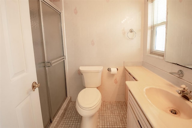 2 Pirates Cv, Ormond Beach, FL 32176 - full bath featuring vanity, a stall shower, toilet, tile walls, and tile patterned floors
