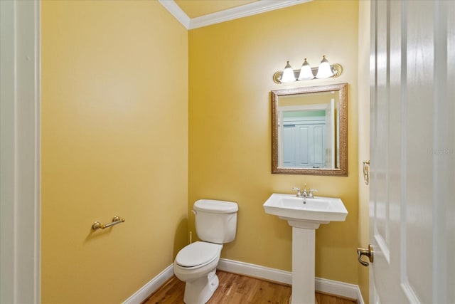 17631 Vista Belle Ct, Montverde, FL 34756 - bathroom with crown molding, wood finished floors, toilet, and baseboards