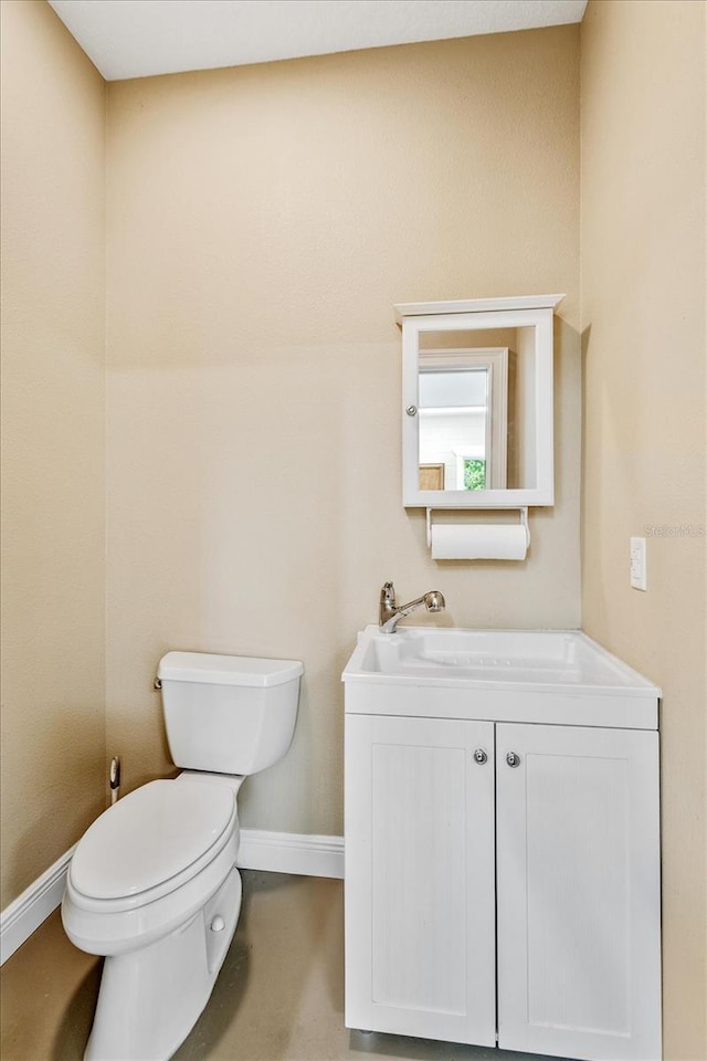 17631 Vista Belle Ct, Montverde, FL 34756 - bathroom with toilet, baseboards, and a sink