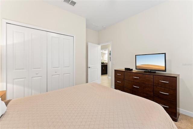 1596 Moon Valley Dr, Davenport, FL 33896 - bedroom featuring baseboards, a closet, and light carpet