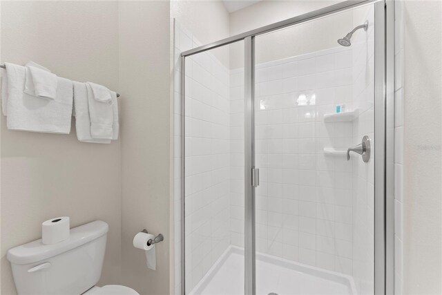 1596 Moon Valley Dr, Davenport, FL 33896 - bathroom featuring a stall shower and toilet