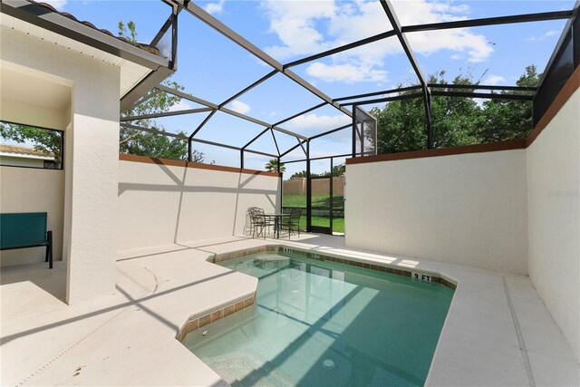 1596 Moon Valley Dr, Davenport, FL 33896 - swimming pool featuring a patio, fence, and a lanai
