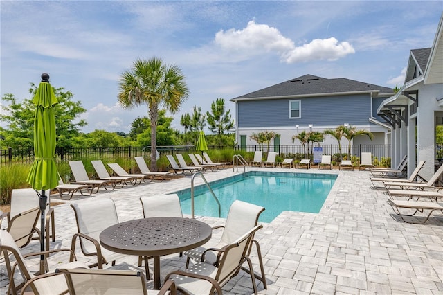 1915 Terrapin Rd, Ocoee, FL 34761 - community pool with a patio and fence