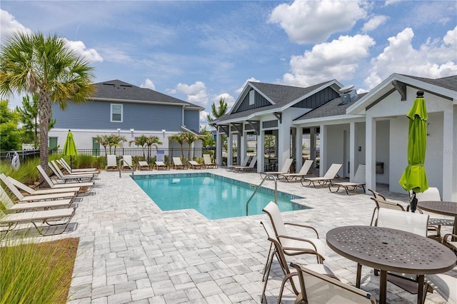1915 Terrapin Rd, Ocoee, FL 34761 - community pool with a patio and fence