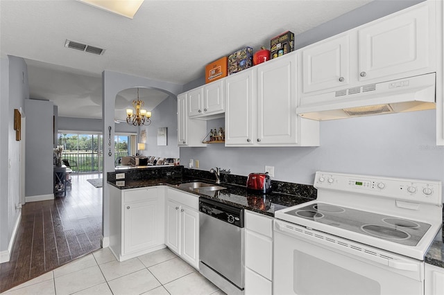 425 Eagle Ridge Dr Unit 425, Davenport, FL 33837 - kitchen with dishwasher, white electric range oven, under cabinet range hood, a sink, and a chandelier