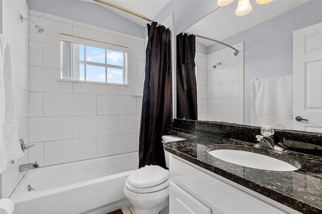 425 Eagle Ridge Dr Unit 425, Davenport, FL 33837 - full bath with shower / bath combination with curtain, toilet, vanity, and vaulted ceiling