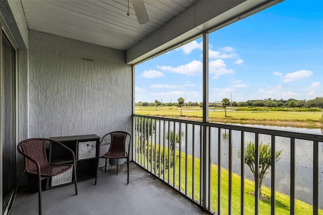 425 Eagle Ridge Dr Unit 425, Davenport, FL 33837 - balcony featuring a ceiling fan and a water view