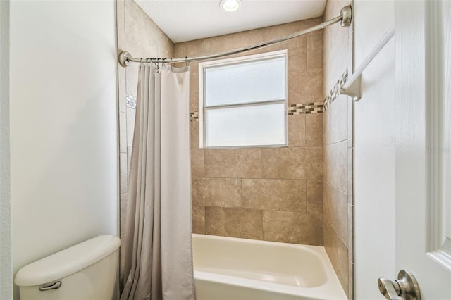 14003 Sobrado Dr, Orlando, FL 32837 - full bath featuring toilet and shower / tub combo with curtain