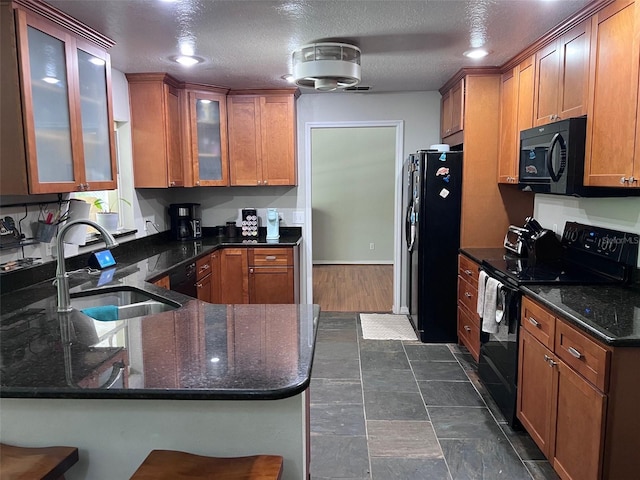 1430 Arrowhead Trl, Deltona, FL 32725 - kitchen featuring black appliances, a sink, brown cabinetry, a peninsula, and recessed lighting