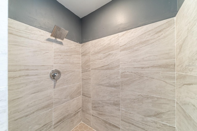 bathroom featuring tiled shower