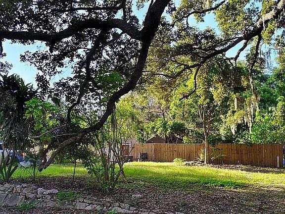 820 Bayou Ave, Tarpon Springs, FL 34689 - view of yard with fence