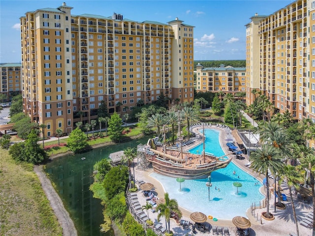 8101 Resort Village Dr, Orlando, FL 32821 - view of community pool