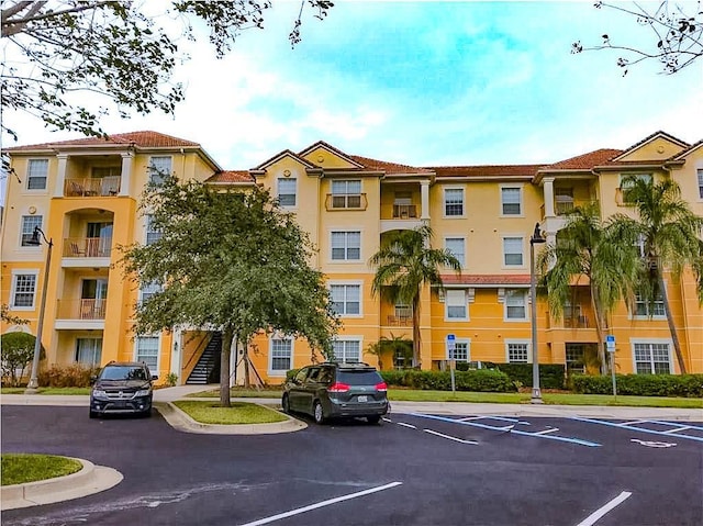 view of apartment building / complex with uncovered parking
