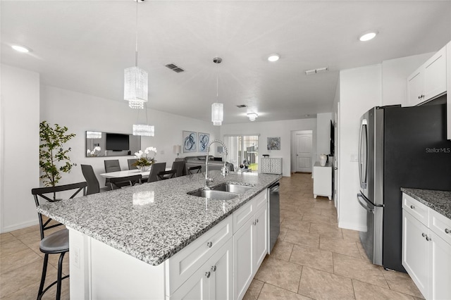 16162 Arbor Crest Aly, Winter Garden, FL 34787 - kitchen featuring a sink, appliances with stainless steel finishes, a kitchen bar, an island with sink, and white cabinetry
