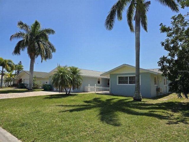 view of front of house with driveway