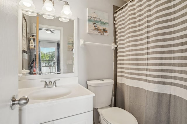 620 Fruitwood Ave, Winter Springs, FL 32708 - full bath with vanity, toilet, and a shower with shower curtain