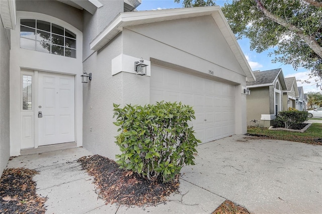 19540 Glen Elm Way, Orlando, FL 32833 - view of side of home with stucco siding, a garage, and driveway