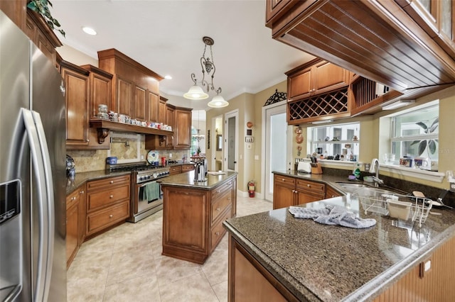 6686 SE 135th St, Summerfield, FL 34491 - kitchen with stainless steel appliances, light tile patterned floors, tasteful backsplash, ornamental molding, and a kitchen island with sink