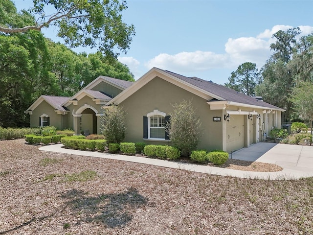 6686 SE 135th St, Summerfield, FL 34491 - view of front facade featuring stucco siding, concrete driveway, and a garage