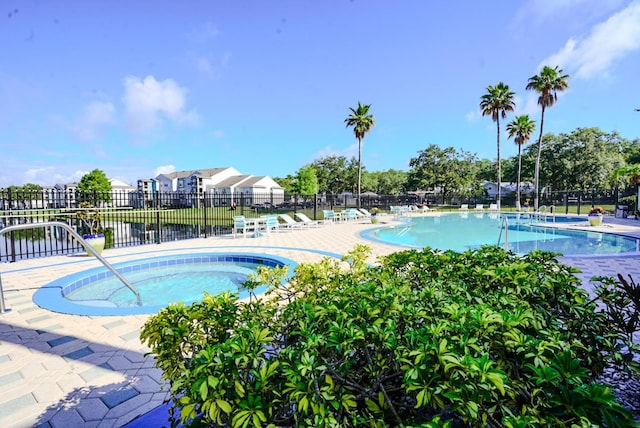 2208 Antigua Pl Unit 932, Kissimmee, FL 34741 - community pool with fence, a community hot tub, and a patio area