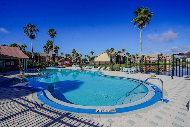 2208 Antigua Pl Unit 932, Kissimmee, FL 34741 - community pool featuring fence, a residential view, and a patio