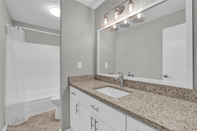 514 Orange Dr Unit 31, Altamonte Springs, FL 32701 - full bath with vanity, toilet, tile patterned flooring, and shower / bath combo