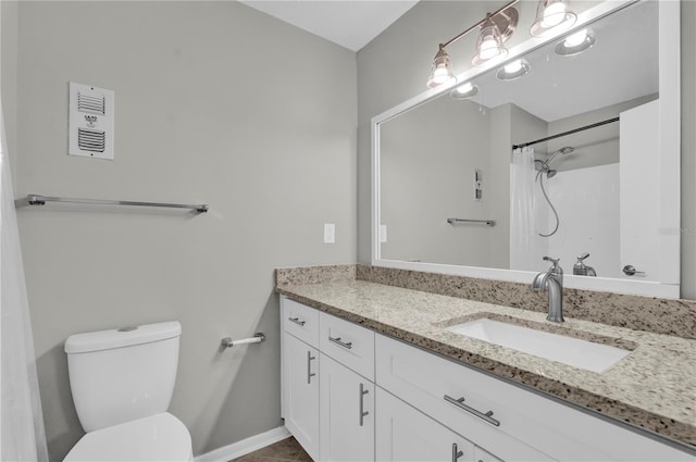 514 Orange Dr Unit 31, Altamonte Springs, FL 32701 - full bath featuring toilet, vanity, curtained shower, and baseboards