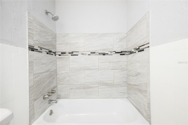4824 Shoshone St, Orlando, FL 32819 - bathroom featuring shower / bath combination