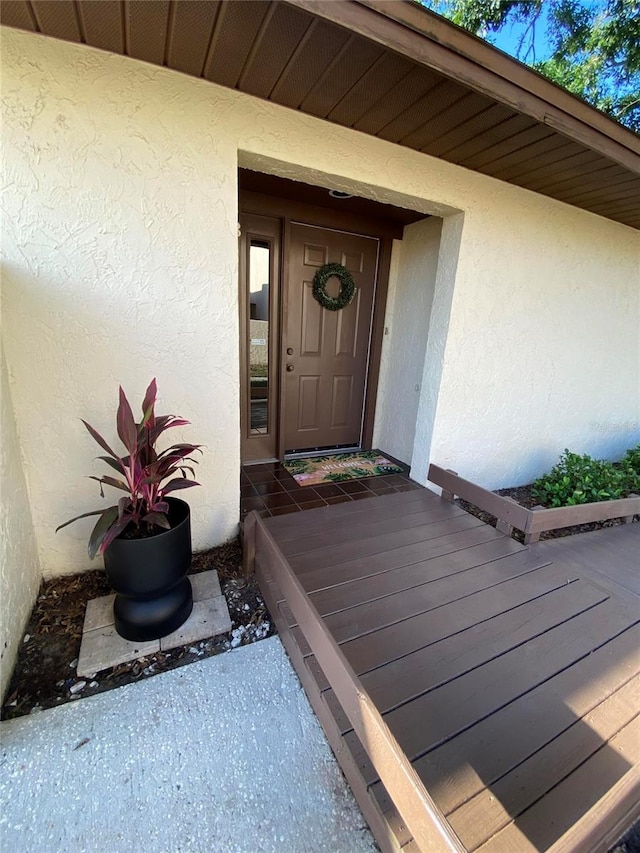 view of exterior entry with stucco siding