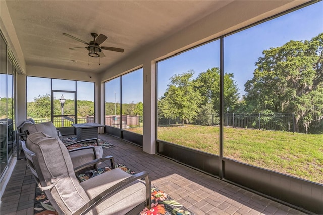 2539 Auburn Ridge Dr, Apopka, FL 32712 - sunroom / solarium featuring a ceiling fan