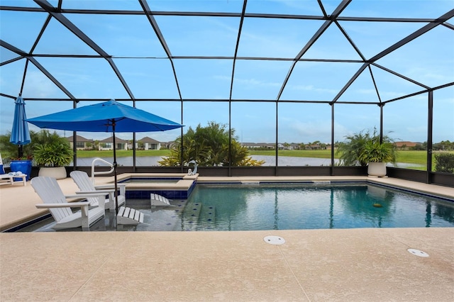 636 San Augusto Dr, Kissimmee, FL 34759 - view of swimming pool featuring a patio, glass enclosure, and a pool with connected hot tub