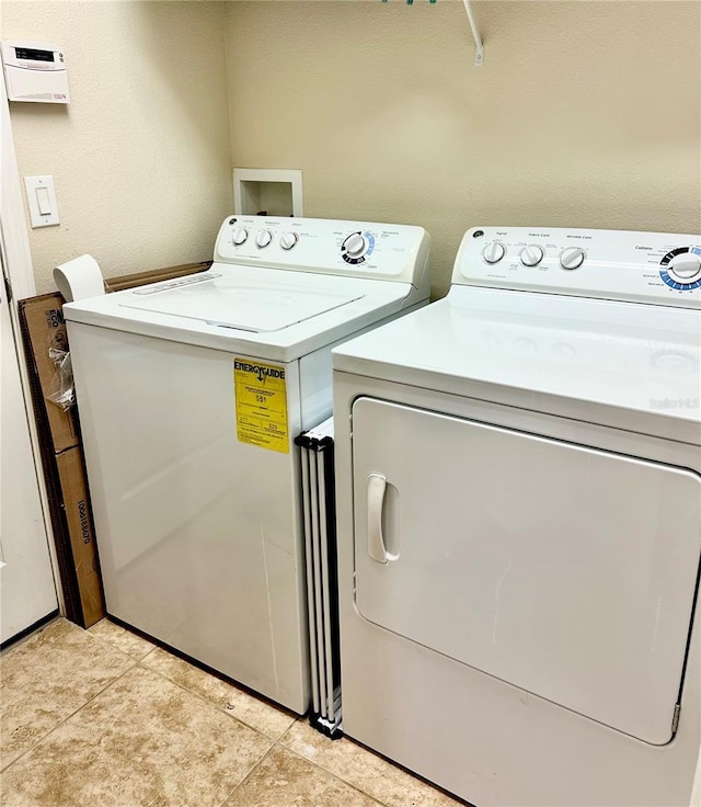1474 Lakeside Ave, Davenport, FL 33837 - laundry area featuring washing machine and clothes dryer and light tile patterned floors