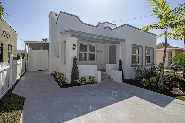 4324 Garden Ave, West Palm Beach, FL 33405 - view of front of home with stucco siding and fence