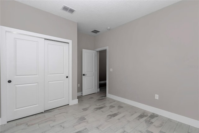 8202 SW 123rd Ter, Dunnellon, FL 34432 - unfurnished bedroom featuring a closet, baseboards, and a textured ceiling