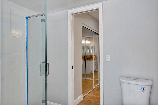 5039 Jamaica Cir Unit 10, Orlando, FL 32808 - full bathroom with a stall shower, wood finished floors, and toilet