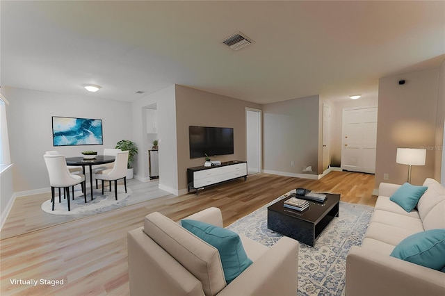 635 San Lanta Cir, Sanford, FL 32771 - living room featuring light wood-style floors and baseboards