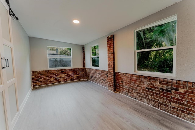 635 San Lanta Cir, Sanford, FL 32771 - unfurnished sunroom featuring a barn door