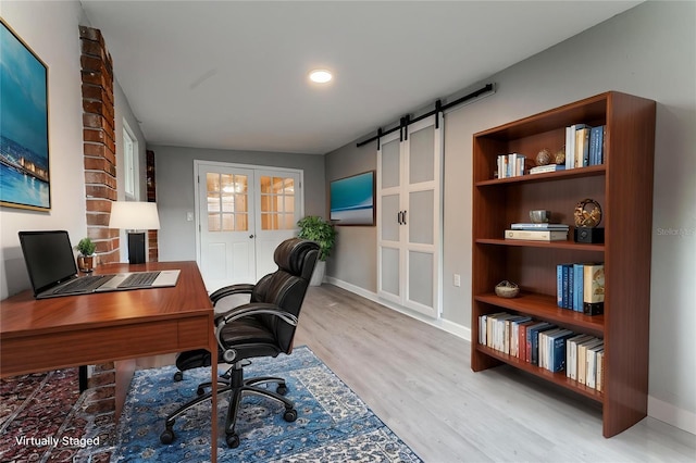 635 San Lanta Cir, Sanford, FL 32771 - home office with wood finished floors, a barn door, baseboards, and recessed lighting