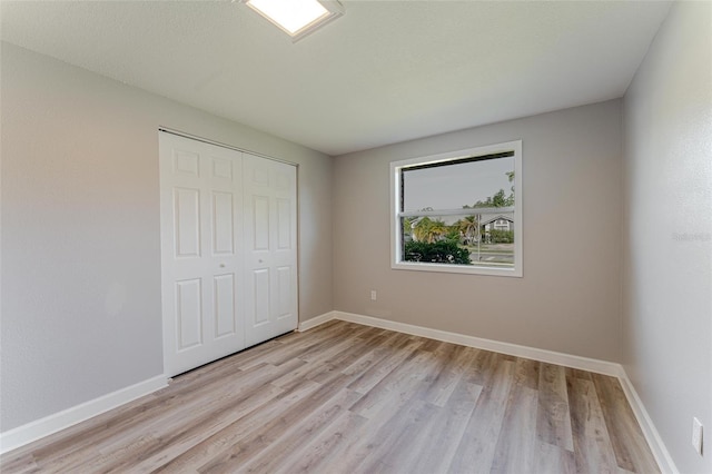 635 San Lanta Cir, Sanford, FL 32771 - unfurnished bedroom featuring light wood finished floors, baseboards, and a closet