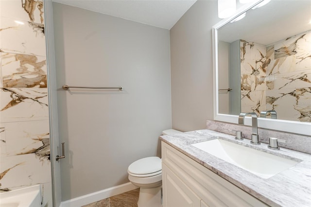 635 San Lanta Cir, Sanford, FL 32771 - full bath featuring vanity, toilet, a shower, baseboards, and a bathtub