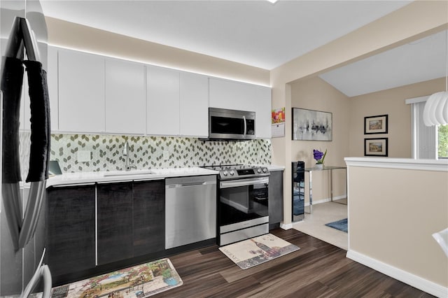 5395 Dover Village Ln Unit 305, Orlando, FL 32812 - kitchen with appliances with stainless steel finishes, a sink, backsplash, dark wood-style flooring, and light countertops