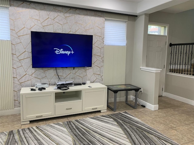 8124 Roseville Rd, Davenport, FL 33896 - living area featuring baseboards and light tile patterned floors