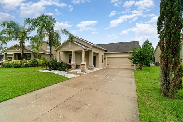 1089 Seburn Rd, Apopka, FL 32703 - craftsman house with stucco siding, an attached garage, driveway, and a front lawn