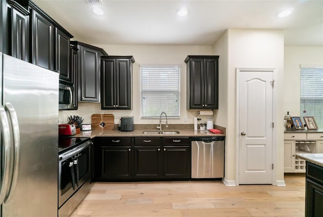 1089 Seburn Rd, Apopka, FL 32703 - kitchen with appliances with stainless steel finishes, a sink, dark cabinetry, and recessed lighting