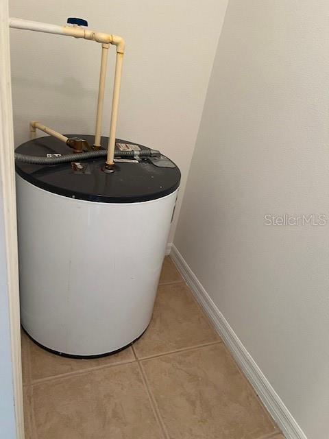 14531 Pleach St, Winter Garden, FL 34787 - detailed view of water heater and baseboards
