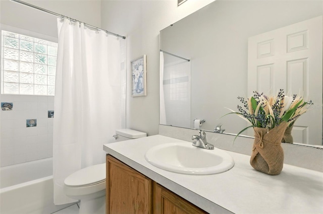 1548 Challenger Ave, Davenport, FL 33897 - full bath with toilet, vanity, and shower / bath combo